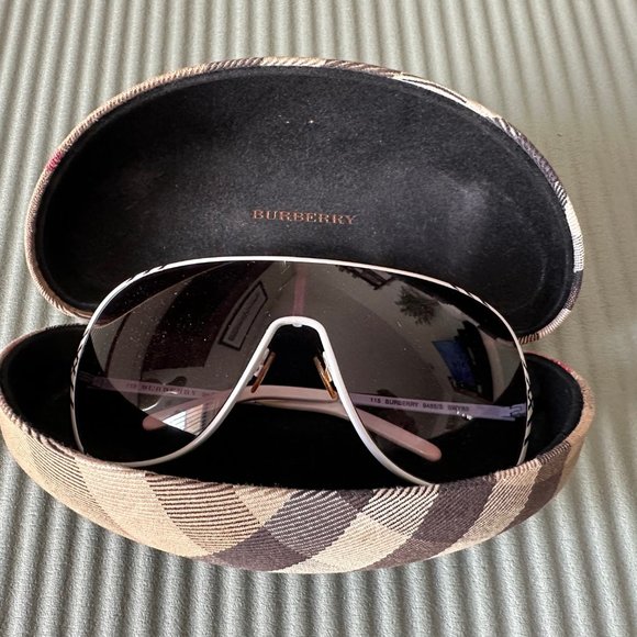 Burberry Sunglasses with Case - RARE VINTAGE - Picture 1 of 13
